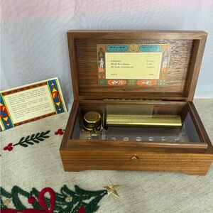 Reuge Sainte-Croix music box antique